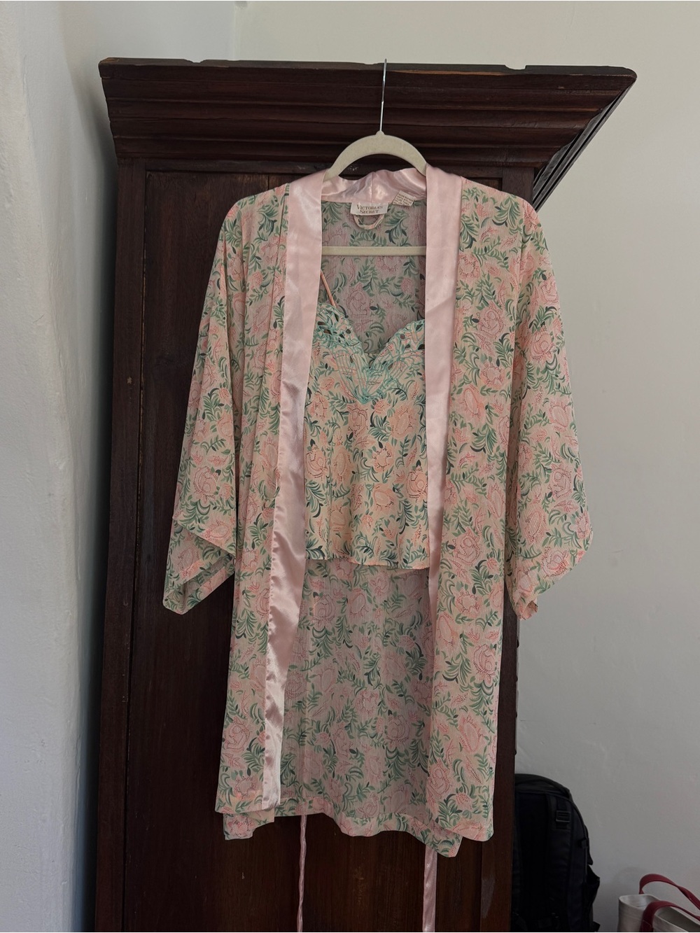 Victoria’s Secret Vintage Robe and Cami / bloomers Set - Pink